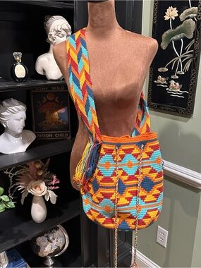 Handcrafted Wayuu Mochila Shoulder Bag – Colorful Geometric Pattern